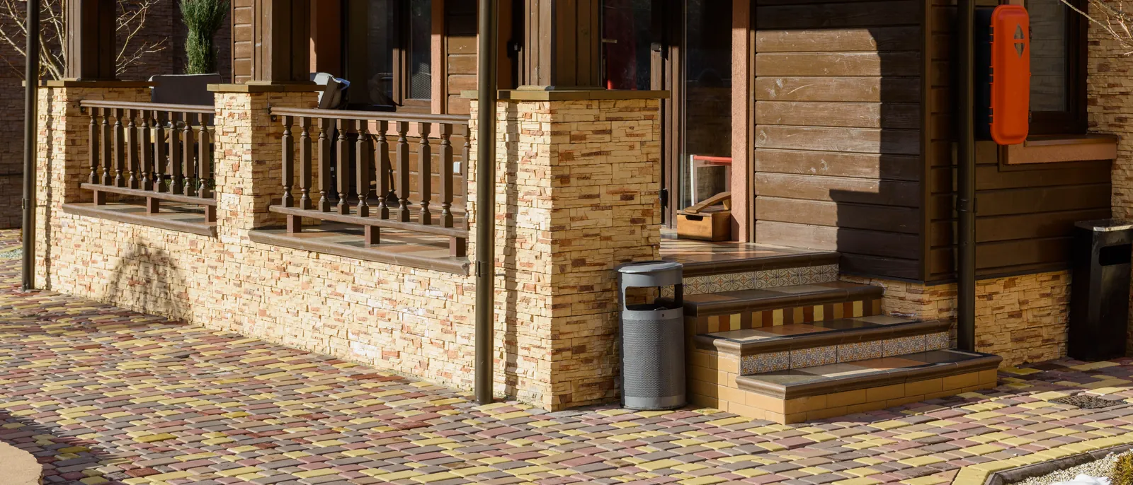 Lasur o barniz en la madera de exterior